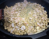 Foto del paso 3 de la receta: Revuelto de habitas baby