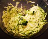 Foto del passaggio 3 della ricetta Spaghettoni con zucchina ricotta e ciciulena