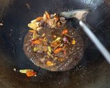 Foto langkah ke 2 dari resep Telur Ceplok Kecap Pedas.