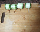 Foto del paso 6 de la receta: Canelones fríos de pepino rellenos de verduras y langostinos