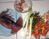 Foto langkah ke 1 dari resep Cumi pedas manis.
