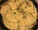 Foto del passaggio 5 della ricetta Scaloppina con latte e funghi 🍄🟫🥛