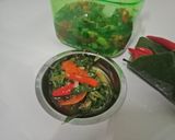 รูปขั้นตอนการทำที่ 1 ของ กะเพราไก่ใบกะเพรากรอบ (สูตรใช้น้ำมันพริกกะเพราที่ทำเก็บไว้)👏