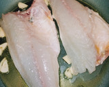 Foto del paso 2 de la receta: Dorada en salsa de cítricos Aroha 🍊🍋, con surimi