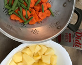 Foto del paso 1 de la receta: Guisado de patata con zanahoria, judía verde y cerdo