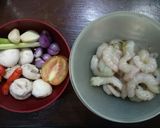 Foto langkah ke 1 dari resep Pepes udang jamur kancing.