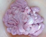 Hình bước làm 1 của món Phèo non xào cải chua