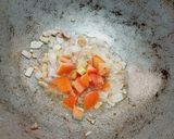 A picture of step 2 of White sauce pasta with Indian twist.