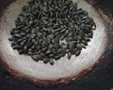 A picture of step 1 of Sunflower Seeds Chutney.
