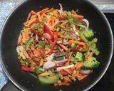 Foto del paso 2 de la receta Quinoa con verduras y pollo rápida