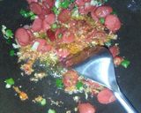 Foto langkah ke 4 dari resep Nasi Goreng Ikan Asin & Sosis.