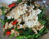 Foto langkah ke 6 dari resep Tumis Tempe Kangkung Putih Telur.