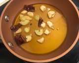 Foto del paso 3 de la receta: Lubina a la plancha con refrito de ajos, patatas panaderas y lechugas variadas