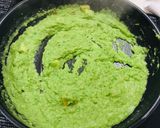 Foto del passaggio 4 della ricetta Cavatelli al pesto di avocado e asparagi