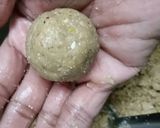 A picture of step 4 of Tilgul Laddu.