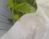 A picture of step 2 of Pesto of basil and pine nuts.