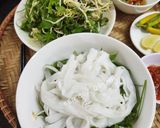 A picture of step 4 of Mi Quang Chicken Drumstick Noodles.