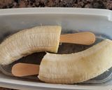 Foto del paso 2 de la receta: Polos de plátano y chocolate crocante