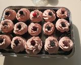 Pas rețetă Cupcakes cu cremă din fructe de pădure 5 fotografie