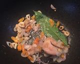 Foto langkah ke 1 dari resep Makarel Kaleng Kuah Santan.