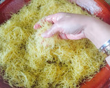 Foto del paso 3 de la receta: Fideos al vapor con pollo السفة مدفونة