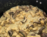 Foto del paso 4 de la receta: Pollo con champiñones y curry