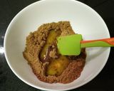 A picture of step 4 of No - bake melon cheese cake.