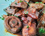 Foto del paso 8 de la receta: Hígado con setas en salsa de tomate