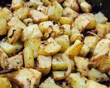 Foto del paso 3 de la receta: 🥔🧅🌶️ Guarnición picante de papas y cebolla al curry 🌶️ al horno 🌶️🧅🥔
