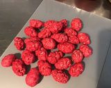 Une image de l'étape 3 de Charlotte à la rhubarbe et pralines roses.