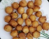 A picture of step 4 of Crispy rice vada.