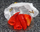 Foto del paso 7 de la receta: Pimientos rellenos de bacalao con salsa de yogur griego
