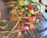 Une image de l'étape 2 de Compote de pommes et rhubarbe du jardin.