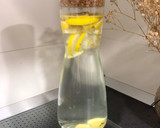 Foto del paso 3 de la receta: Agua de limón y jengibre infusionada
