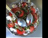 Une image de l'étape 4 de Salade de tomates oignons coeurs de palmier et ciboule.