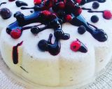 Foto del passaggio 4 della ricetta Torta gelato ai frutti di bosco