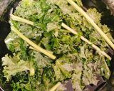 Hình bước làm 1 của món Canh Cải Kale Nấu Chả Cá
