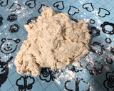 Foto del paso 2 de la receta: Barra tipo baguette con masa madre natural