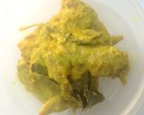Foto langkah ke 5 dari resep Ayam goreng kuning sambal bawang.