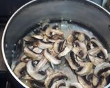 Foto del paso 2 de la receta: Sopa de champiñones y verdura casera con crutones