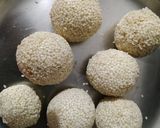 A picture of step 8 of Sesame balls.