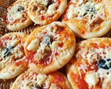 صورة لخطوة 3 من وصفة 🍕ميني بيتزا بوصلة اقتصادية والنتيجة واعرة 🍕و العجينة تخرجو منها انواع وانواع تاع مملحات