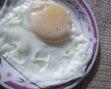 A picture of step 5 of Half fry egg.