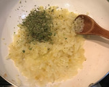 Foto del paso 3 de la receta: Salsa para pastas con champiñones y atún
