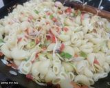 A picture of step 2 of Chicken veggies macroni.