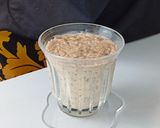 Foto langkah ke 3 dari resep Banana Berry Jam Overnight Oats.