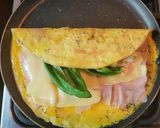 Foto del paso 3 de la receta: Omelette jamón, muzza y albahaca