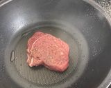 A picture of step 3 of Garlic fried rice with sliced grilled beef sirloin.