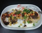 A picture of step 7 of Dahi Vada Chaat.