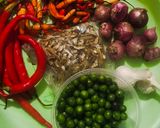 Foto langkah ke 1 dari resep Sambal leunca ikan teri.